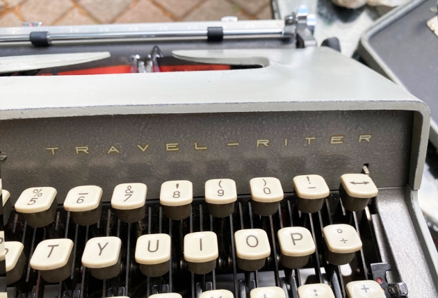 Remington "Travel-Riter" from the front...(detail)