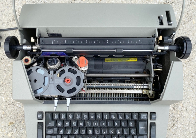 IBM "Personal Typewriter" from under the hood...