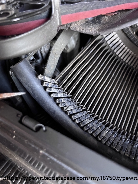 Keybar return rubber in perfect condition