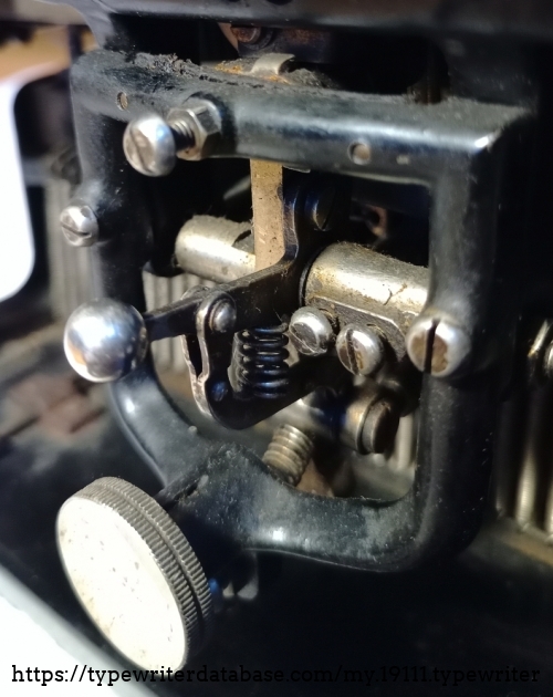 When the lever is up, the car will continue to slide BEFORE the type hits the paper. This setting is suitable for particularly fast recorders. If you want to write particularly fast with a typewriter.
