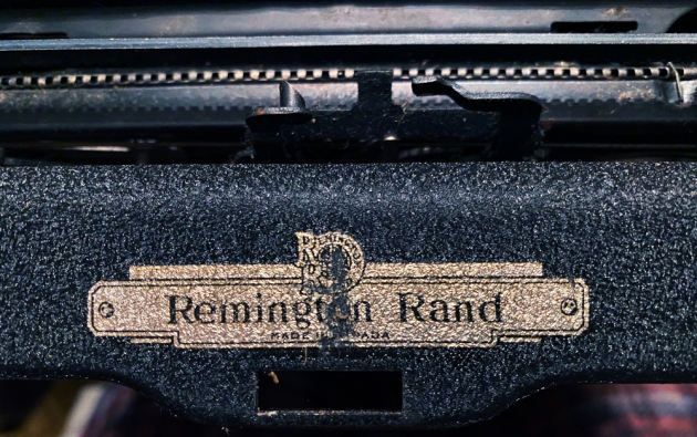 Remington "Model 5 Streamline" from the logo on the back...