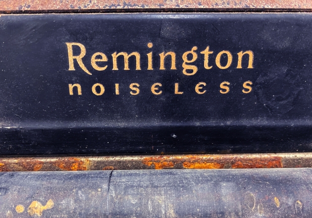 Remington "Noiseless 7" from the maker logo on the top...