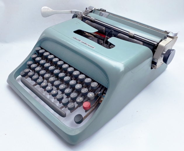 Olivetti-Underwood "Studio 44" from the 3/4 view...