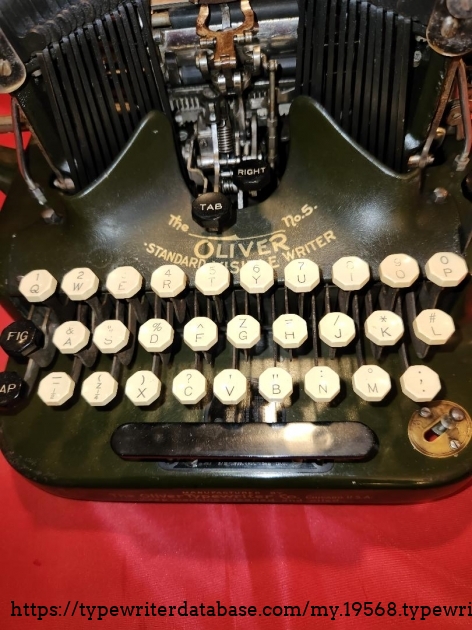 1913 Oliver 5  keyboard view