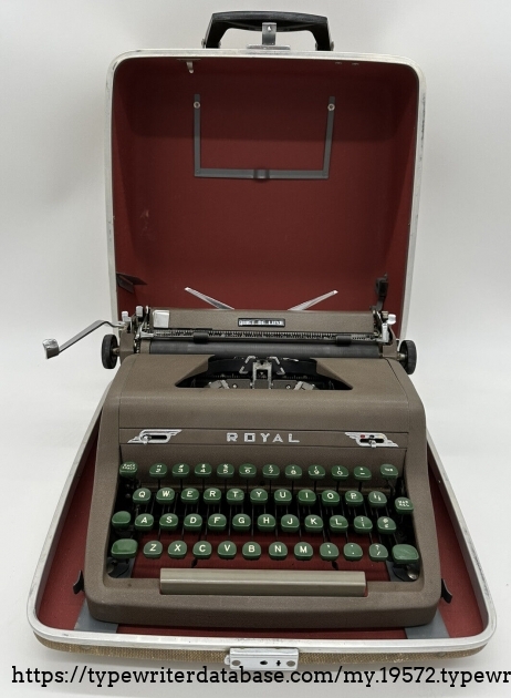 1953 Royal QDL front view in open case