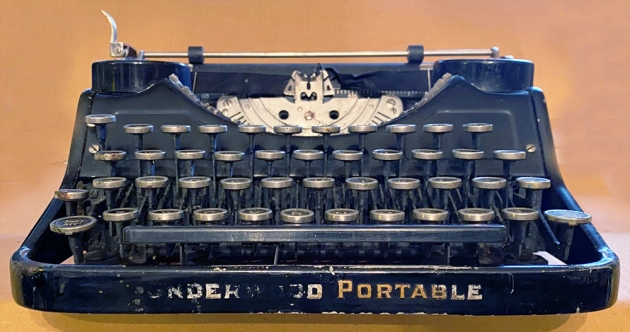 Underwood "Portable 4 Bank" from the front...