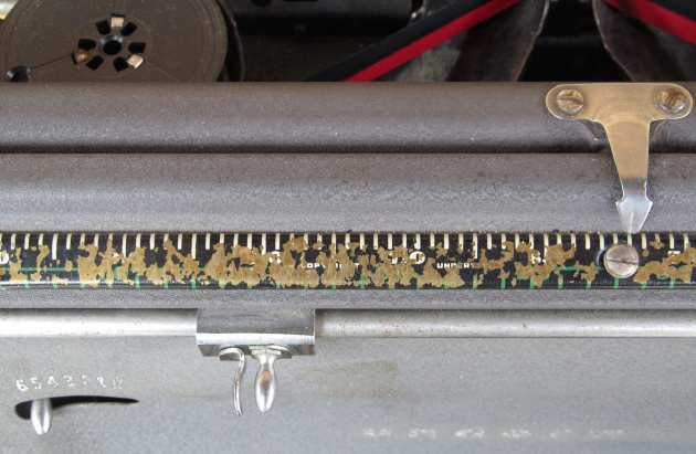 The main scale and the centering scale are almost completely rubbed off, and the right-hand margin setting (which, since this is an Underwood, is on the left) is missing its pointer.