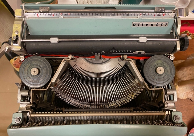 Olivetti "Lettera 22"  from under the hood...