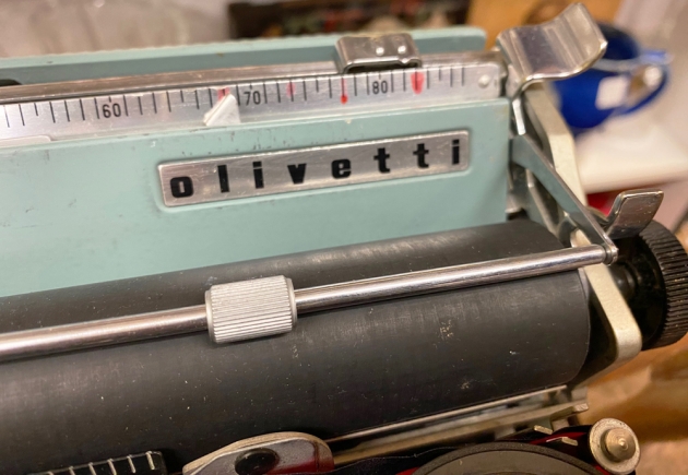 Olivetti "Lettera 22"  from the model logo on the top...
