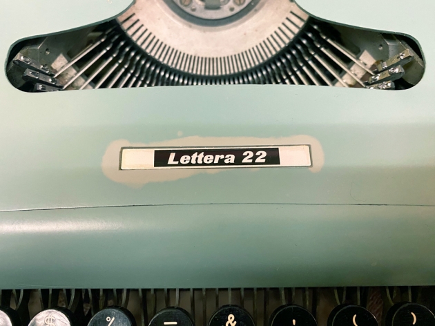 Olivetti "Lettera 22"  from the maker logo on the cover...