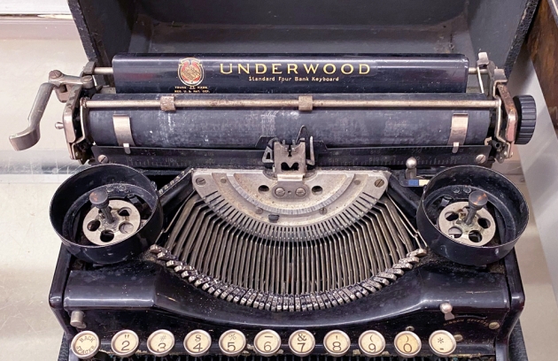 Underwood "Portable 4 Bank" from under the hood...