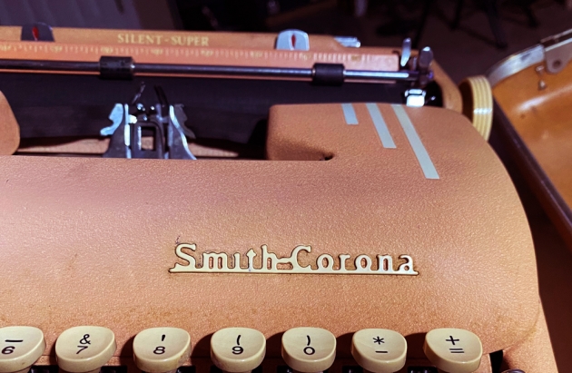 Smith Corona "Silent Super" from the maker logo on the ribbon cover...