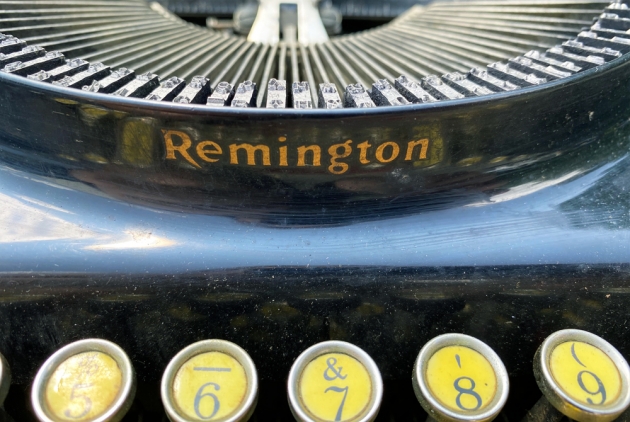 Remington "Portable 4" from the logo above the keyboard...