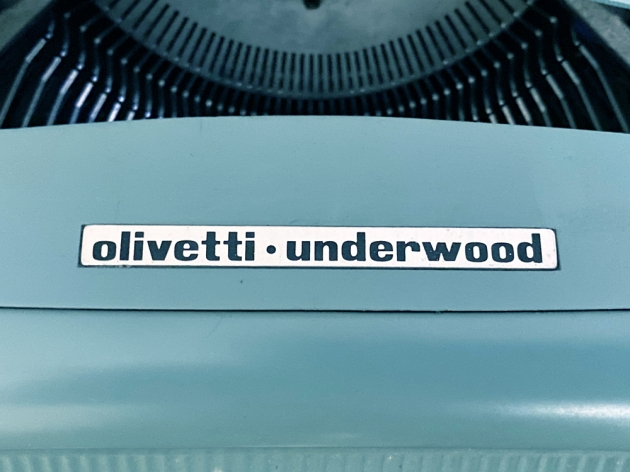 Olivetti "Studio 44" from the logo above the keyboard...