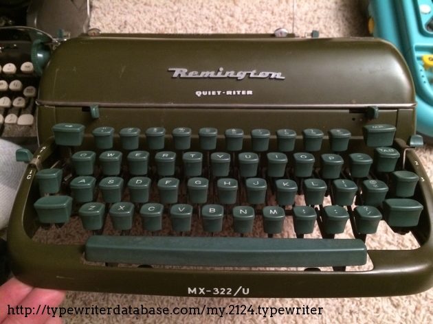 The paint on this machine is in exceptionally good condition, especially considering that it had no case, and was sitting in the open in an antique shop. The millitary item designation is clearly visible on the front of the machine: MX-322/U