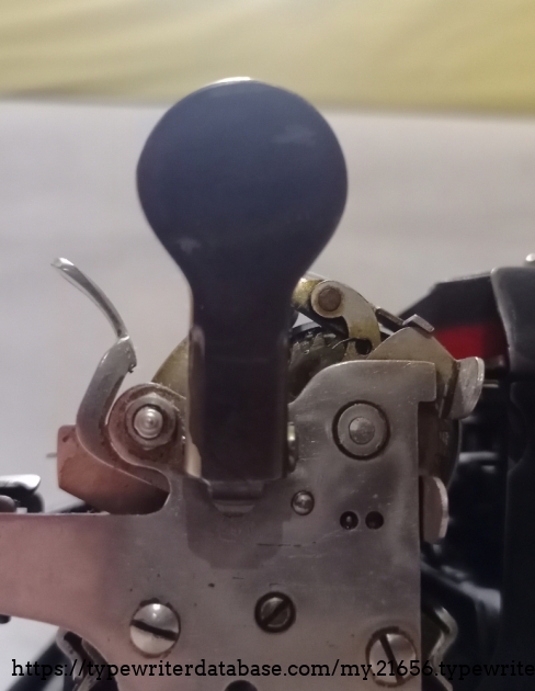 Another distinguishing feature between the Torpedo 12 and the Torpedo 14 is the line shifter. The Torpedo 12 has a small inconspicuous line shift lifter, while the Torpedo 14 has this circular line shifter.