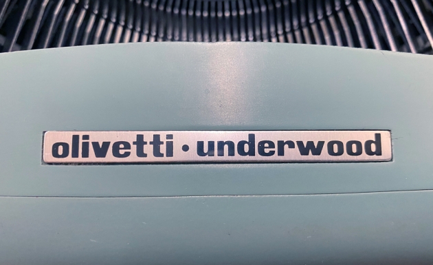 Olivetti "Studio 44" from the  logo on the top...