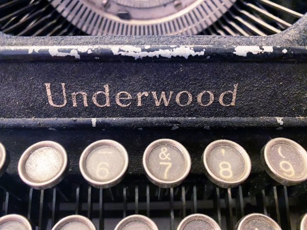 Underwood "Student' from the maker logo above the keyboard...