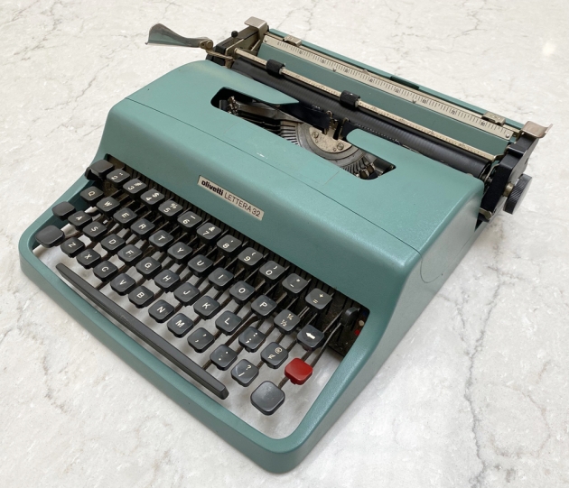 Olivetti "Lettera 32' from the right side...(3/4 view)