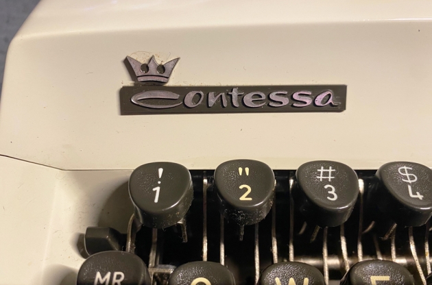 Adler "Contessa De Luxe" from thee keyboard...(logo detail)