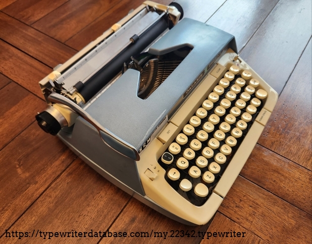 Oblique angle of the typewriter from the left.