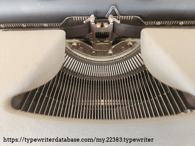 View into the very clean type-basket of the Remington Quiet-Riter