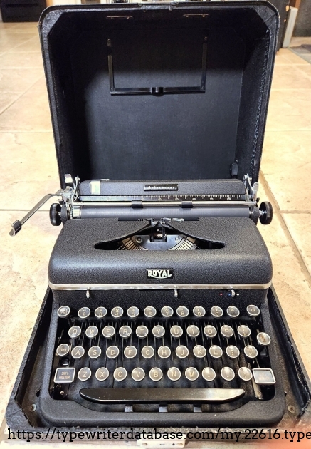 The only beef I have is that there is no carriage lock on these Royal typewriters. So you simply have to center the carriage to 40 and then adjust for the case lid.