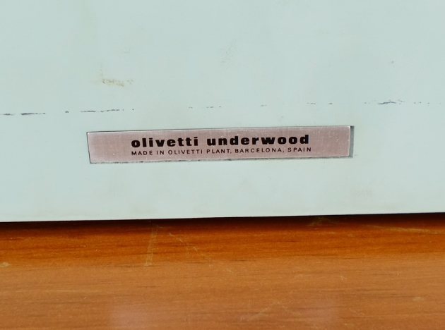 Olivetti-Underwood "21" from the back...(detail)