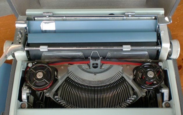 Olivetti-Underwood "21" from under the hood...
