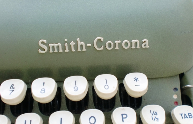 Smith Corona 'Sterling" from the maker logo on the front...