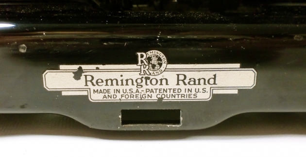 Remington "Streamliner" from the maker logo on the back...