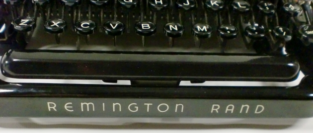 Remington "Streamliner" from the maker logo on the front...