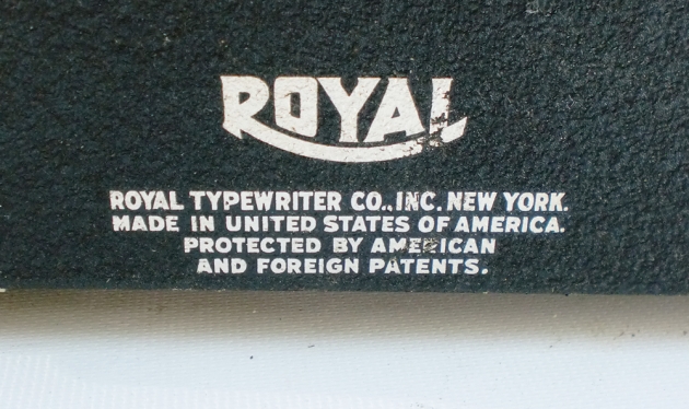 Royal "Quiet De Luxe" from the maker logo on the back...