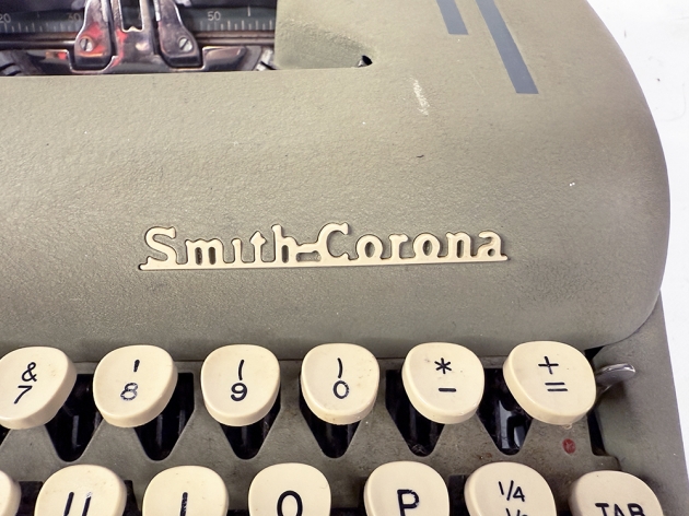 Smith Corona "Silent Super" from the maker logo on the front...