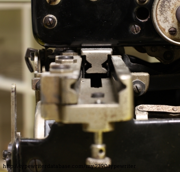 The carriage rail doesn't run on ball bearings, but on small cylinders. The same system was used on the Ideal standard typewriters. It keeps the movements smooth while reducing the vibrations.
The rail is fully adjustable by the screws you see on the left side of the rail.