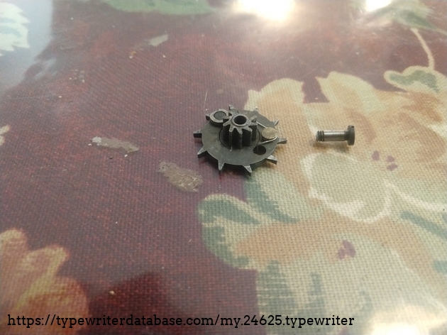 Loose star wheel with broken axle screw