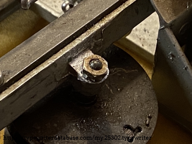 The fixing of the new main spring. Note the locking washer. The fixing of the new main spring. Note the locking washer.