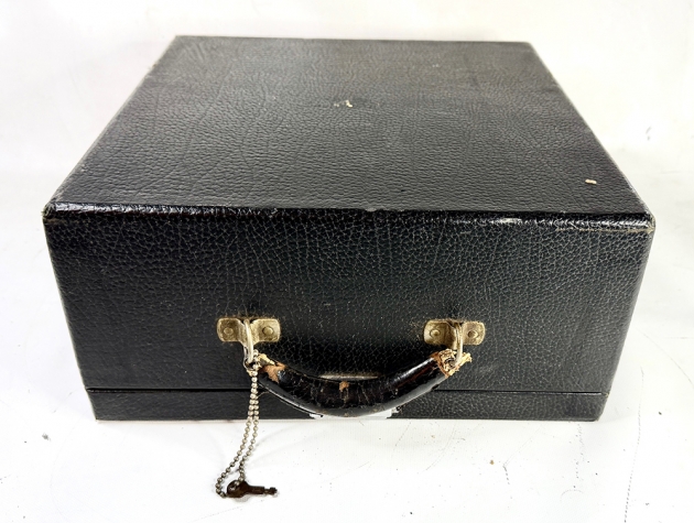 Remington "Streamliner" travel case... Remington "Streamliner" travel case...