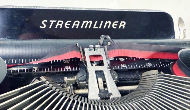 Remington "Streamliner" from the logo on the front... Remington "Streamliner" from the logo on the front...