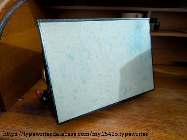 The original cardbord bottom, I dont think the green is mold but who knows, I dont. The original cardbord bottom, I dont think the green is mold but who knows, I dont.