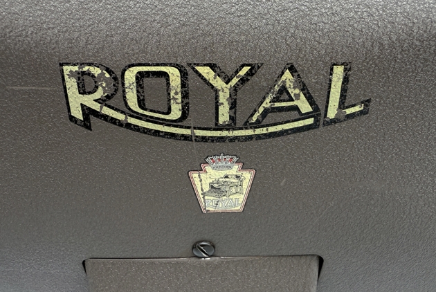 Royal "HH" from the maker logo on the back... Royal "HH" from the maker logo on the back...
