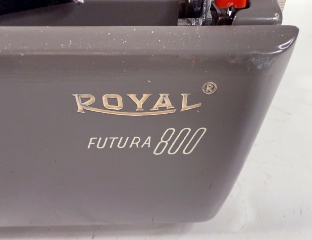 Royal "Futura 800" from the maker/model logo on the back... Royal "Futura 800" from the maker/model logo on the back...