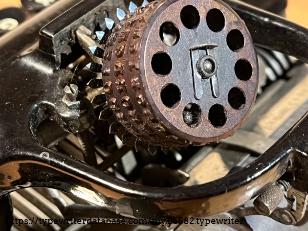 Early retaining clip. Early retaining clip.