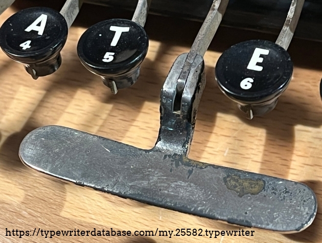 The spacebar is nickel-plated brass on the early Blicks. The spacebar is nickel-plated brass on the early Blicks.