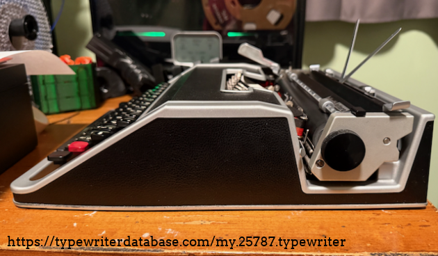Side view with top cover on and carriage centered. Side view with top cover on and carriage centered.