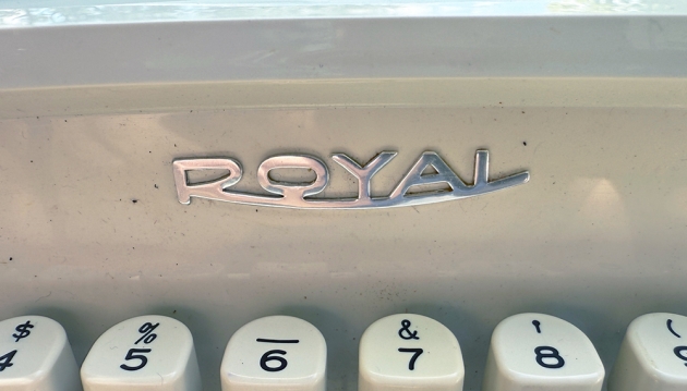 Royal "Aristocrat" from the maker logo on the front... Royal "Aristocrat" from the maker logo on the front...