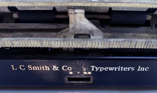 Smith Corona "Sterling" from the maker logo on the back...