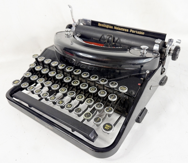Remington "Noiseless Portable" from the right side, 3/4 view...
