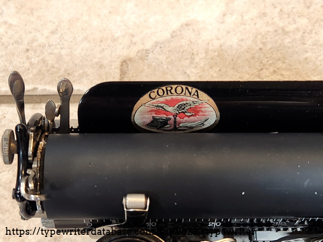 I particularly like the Corona typewriter logo on the paper tray. These are often not well preserved, so I am happy to find this one basically intact.