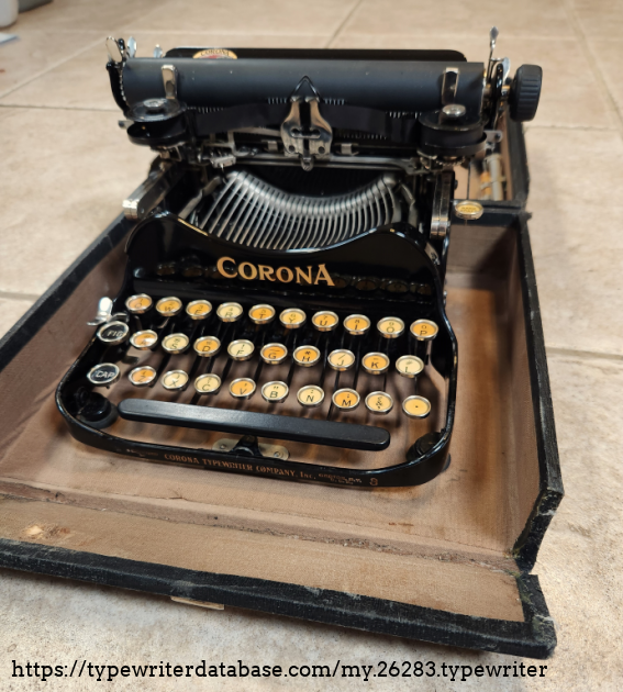 There is absolutely no need to remove the typewriter from its case in order to use it, though removal is as simple as lifting it out. That makes it all the more usable as a unit for quick work.